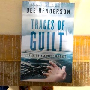Book by Dee Henderson. Traces of Guilt
